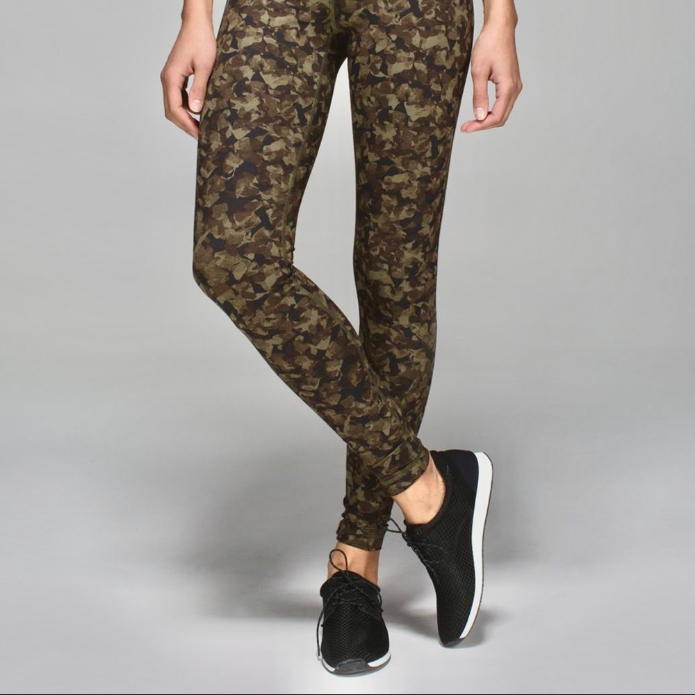 LuluLemon Wonder Under High Rise Pants
(Size 4)